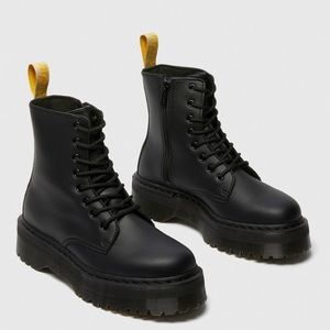 *like New* Vegan Jadon II platform Dr.Martens
